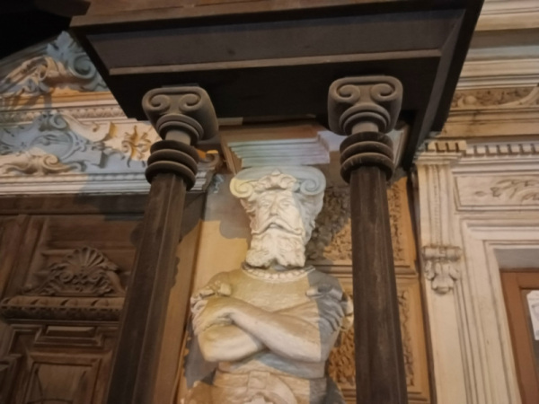 На крыше екатеринбургского &laquo;дома с атлантами&raquo; будут петь дети, а внутрь пустят туристов