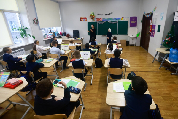 Учителей в России призвали проверять домашнюю работу устно из-за применения ИИ