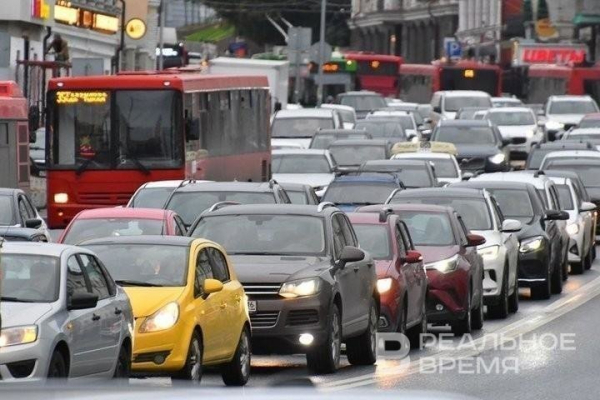 Затор на улицах Краснококшайской и Фрунзе Казани растянулся на 3 км